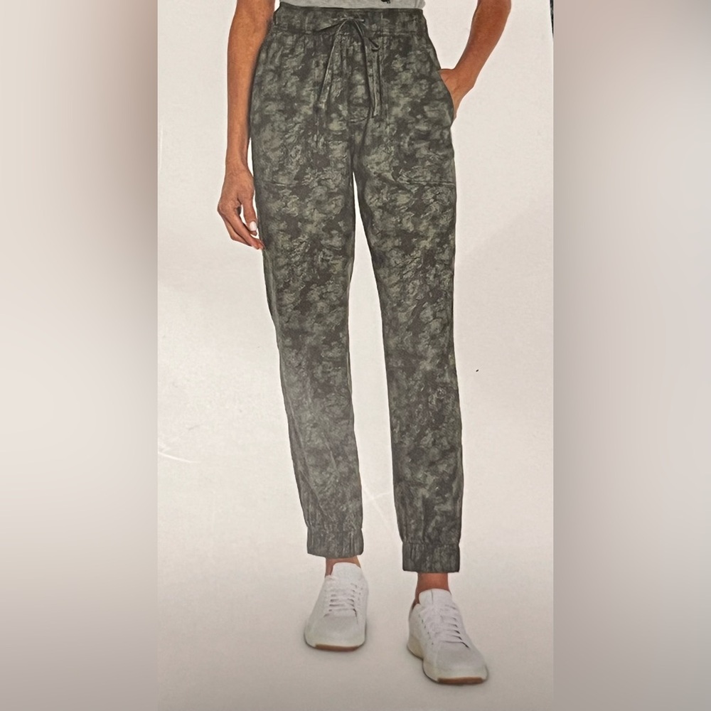 Women’s NEW Orvis Pants (L)